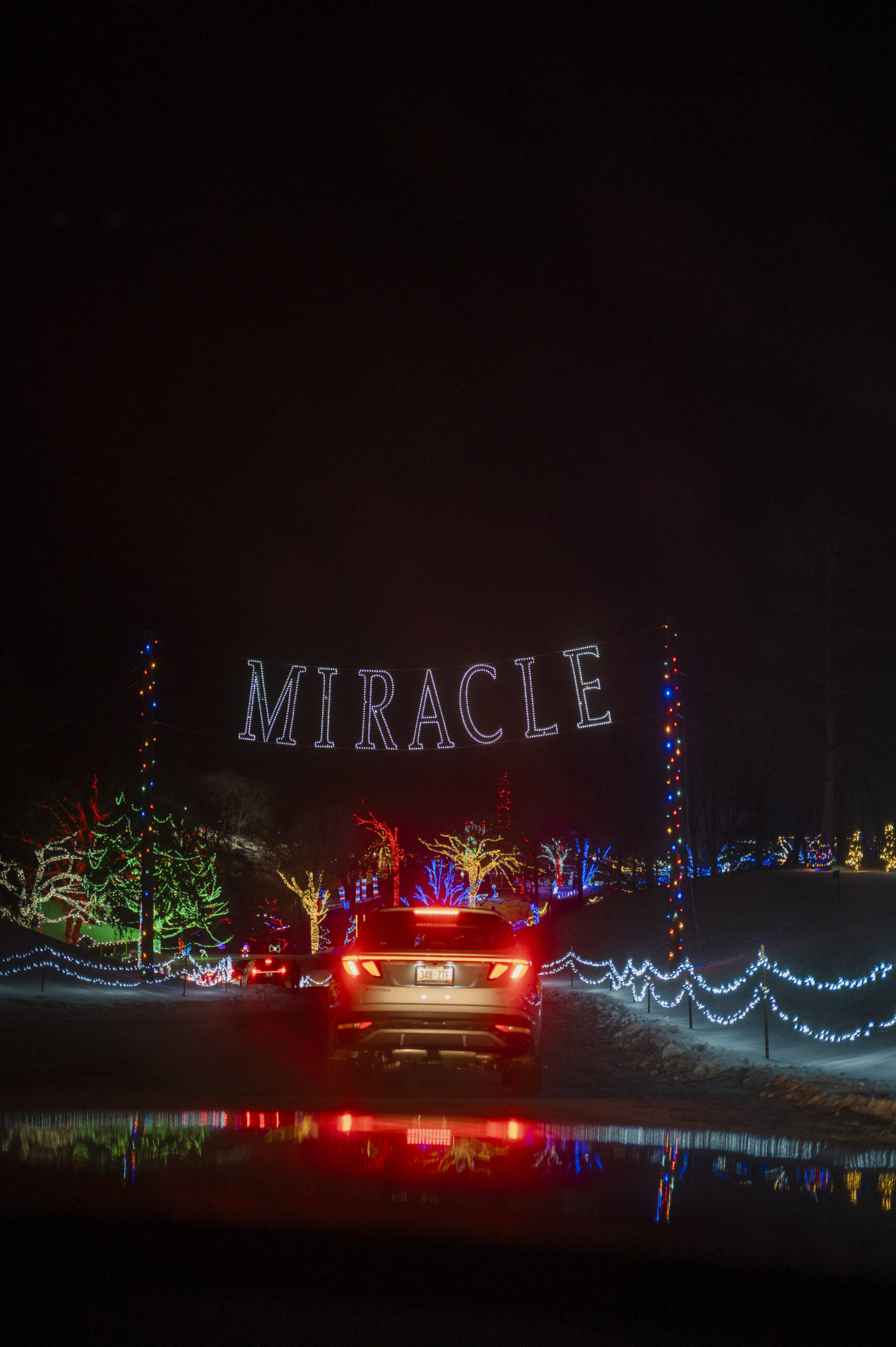 Drive-through Christmas lights, 1