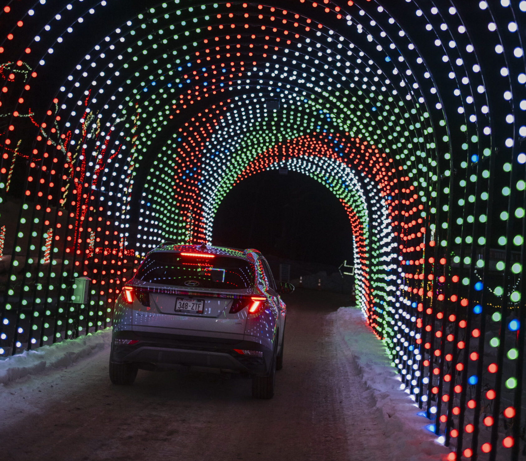 Drive-through Christmas lights, 3