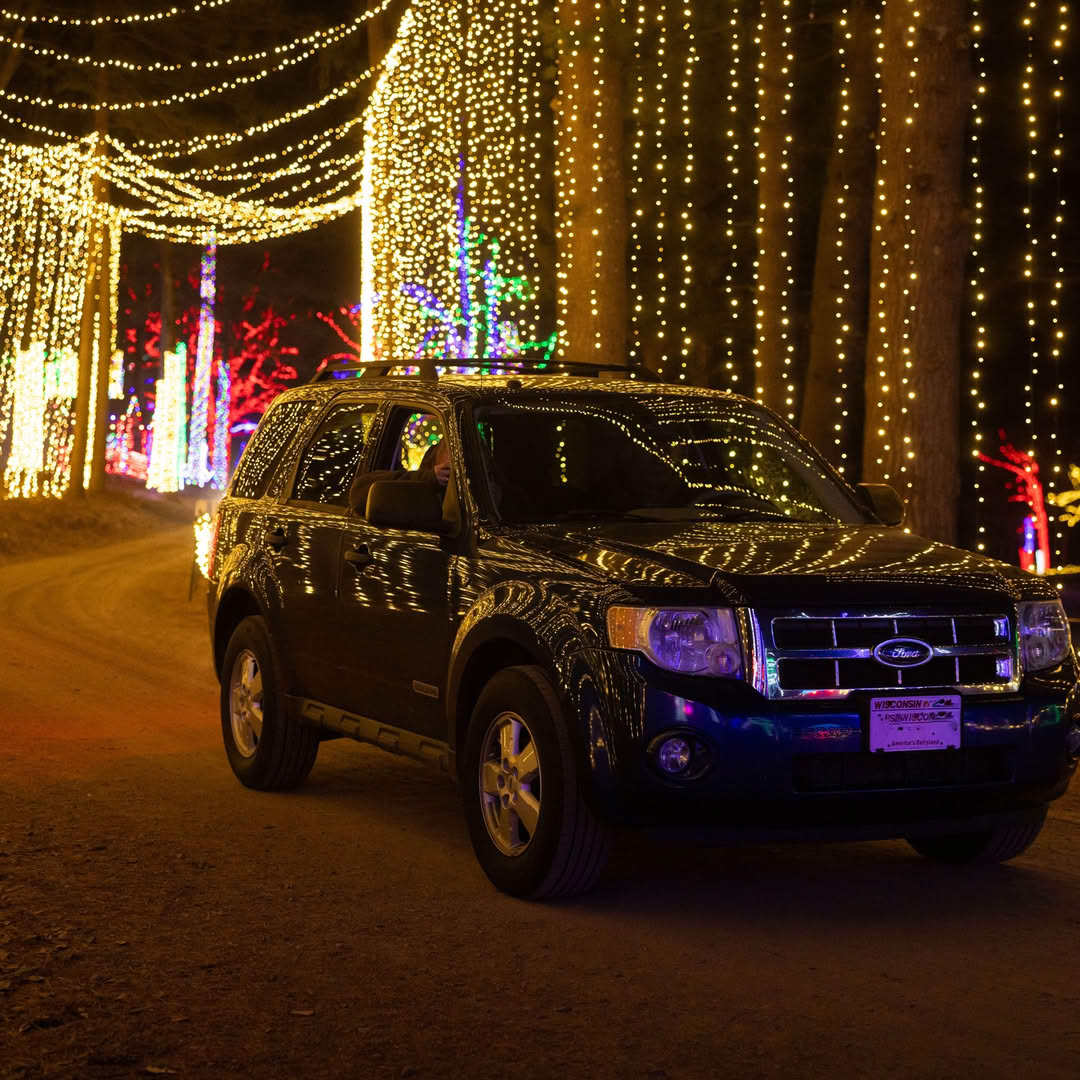 Drive-through Christmas lights, 4